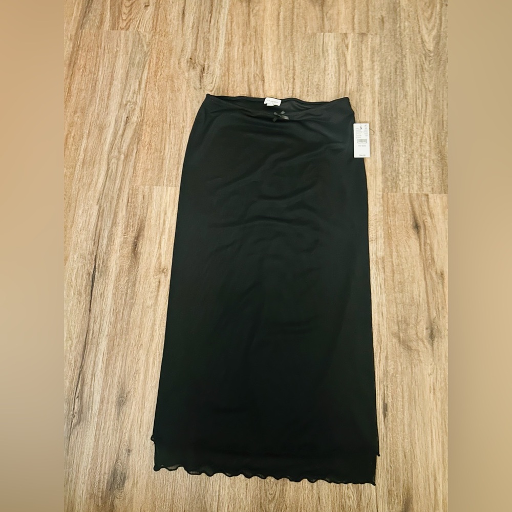 La Hearts Classic Black Midi Skirt